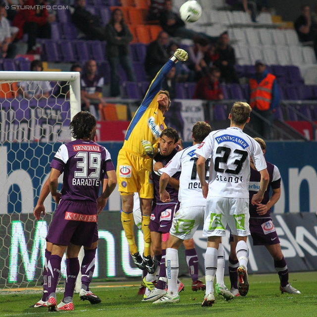 Austria Wien - Sturm Graz
Oesterreichische Fussball Bundesliga, 9. Runde,  FK Austria Wien - SK Sturm Graz, Franz-Horr-Stadion, 24.9.2011. 

Foto zeigt Nacer Barazite (Austria), Pascal Gruenwald (Austria), Florian Neuhold (Sturm) und Stefan Stangl (Sturm)
