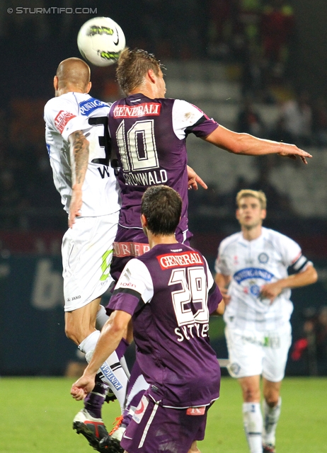 Austria Wien - Sturm Graz
Oesterreichische Fussball Bundesliga, 9. Runde,  FK Austria Wien - SK Sturm Graz, Franz-Horr-Stadion, 24.9.2011. 

Foto zeigt Patrick Wolf (Sturm), Alexander Gruenwald (Austria) und Markus Suttner (Austria)
