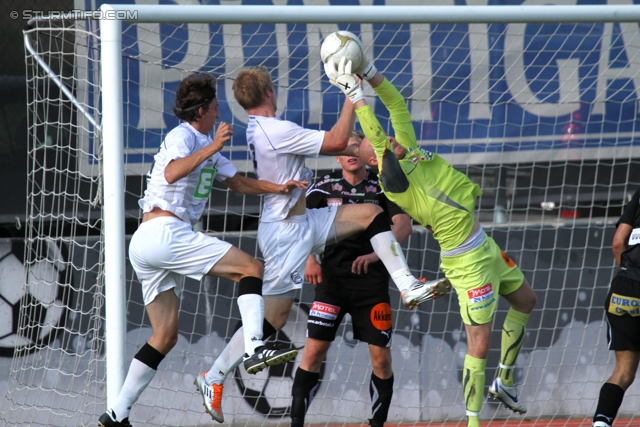 Sturm Amateure - Gratkorn
Regionalliga Mitte, 8. Runde,  Sturm Graz Amateure - FC Gratkorn, Trainingszentrum Messendorf, 25.9.2011. 

Foto zeigt Pascal Zisser (Sturm Amateure), Daniel Schmoelzer (Sturm Amateure) und Matthias Goetzinger (Gratkorn)
Schlüsselwörter: torchance