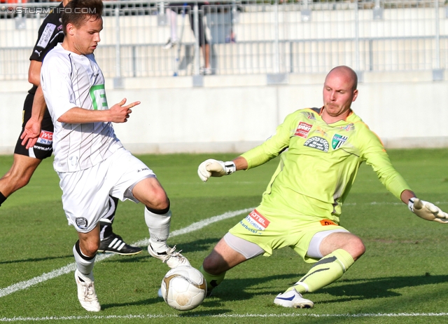 Sturm Amateure - Gratkorn
Regionalliga Mitte, 8. Runde,  Sturm Graz Amateure - FC Gratkorn, Trainingszentrum Messendorf, 25.9.2011. 

Foto zeigt David Schloffer (Sturm Amateure) und Matthias Goetzinger (Gratkorn)
Schlüsselwörter: torchance