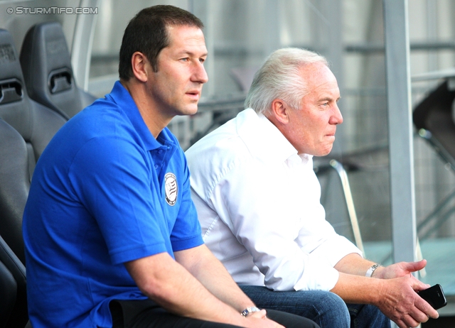 Sturm Graz - Ried
Oesterreichische Fussball Bundesliga, 10. Runde,  SK Sturm Graz - SV Ried, Stadion Liebenau Graz, 2.10.2011. 

Foto zeigt Franco Foda (Cheftrainer Sturm) und Hans Lang (Sportkoordinator Sturm)
