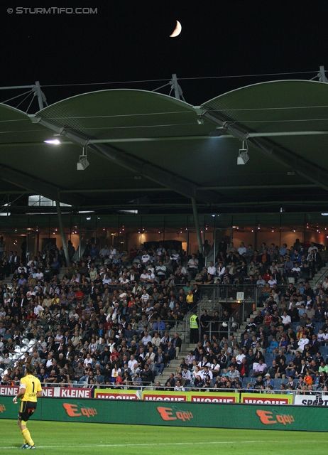 Sturm Graz - Ried
Oesterreichische Fussball Bundesliga, 10. Runde,  SK Sturm Graz - SV Ried, Stadion Liebenau Graz, 2.10.2011. 

Foto zeigt eine Innenansicht im Stadion Liebenau und den Mond
