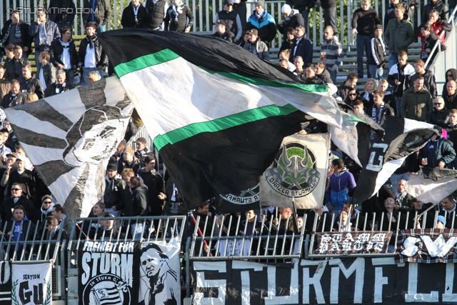 Mattersburg - Sturm Graz
Oesterreichische Fussball Bundesliga, 11. Runde,  SV Mattersburg - SK Sturm Graz, Pappelstadion Mattersburg, 16.10.2011. 

Foto zeigt Fans von Sturm
