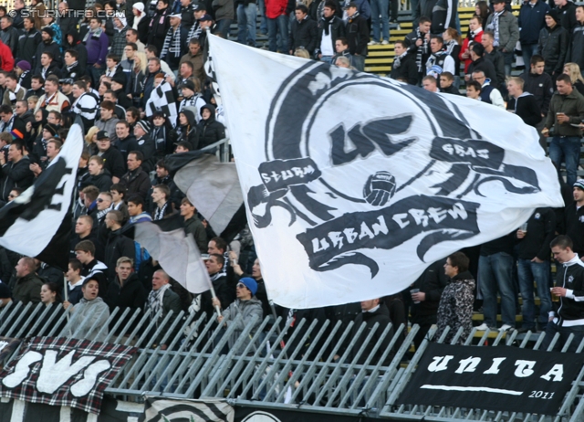 Mattersburg - Sturm Graz
Oesterreichische Fussball Bundesliga, 11. Runde,  SV Mattersburg - SK Sturm Graz, Pappelstadion Mattersburg, 16.10.2011. 

Foto zeigt Fans von Sturm
