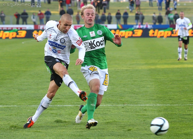 Mattersburg - Sturm Graz
Oesterreichische Fussball Bundesliga, 11. Runde,  SV Mattersburg - SK Sturm Graz, Pappelstadion Mattersburg, 16.10.2011. 

Foto zeigt Patrick Wolf (Sturm) und Lukas Rath (Mattersburg)
Schlüsselwörter: tor