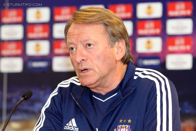 Vorberichte Sturm-Anderlecht
UEFA Europa League Gruppenphase 3. Spieltag,  Vorberichte SK Sturm Graz - RSC Anderlecht, Pressekonferenz und Abschlusstraining, Stadion Liebenau, 19.10.2011. 

Foto zeigt Ariel Jacobs (Cheftrainer Anderlecht)
