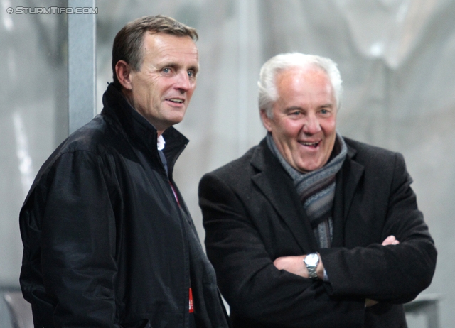 Sturm Graz - Anderlecht
UEFA Europa League Gruppenphase 3. Spieltag, SK Sturm Graz - RSC Anderlecht, Stadion Liebenau Graz, 20.10.2011. 

Foto zeigt Gerald Stockenhuber (Praesident Sturm) und Hans Lang (Sportkoordinator Sturm)
Schlüsselwörter: diskussion freude