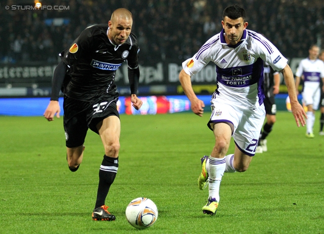 Sturm Graz - Anderlecht
UEFA Europa League Gruppenphase 3. Spieltag, SK Sturm Graz - RSC Anderlecht, Stadion Liebenau Graz, 20.10.2011. 

Foto zeigt Patrick Wolf (Sturm) und Behrang Safari (Anderlecht)
