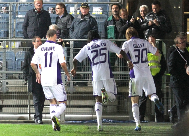 Sturm Graz - Anderlecht
UEFA Europa League Gruppenphase 3. Spieltag, SK Sturm Graz - RSC Anderlecht, Stadion Liebenau Graz, 20.10.2011. 

Foto zeigt Milan Jovanovic (Anderlecht), Dieudonne Mbokani (Anderlecht) und Guillaume Gillet (Anderlecht)
Schlüsselwörter: torjubel