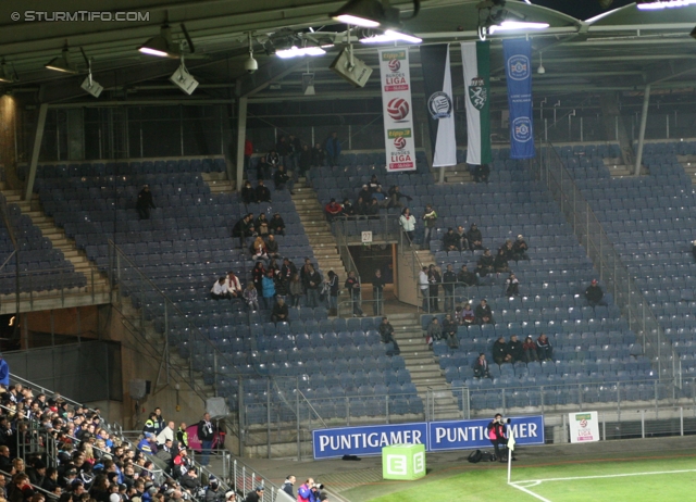 Sturm Graz - RB Salzburg
Oesterreichische Fussball Bundesliga, 12. Runde,  SK Sturm Graz - RB Salzburg, Stadion Liebenau Graz, 23.10.2011. 

Foto zeigt Fans von RB Salzburg
