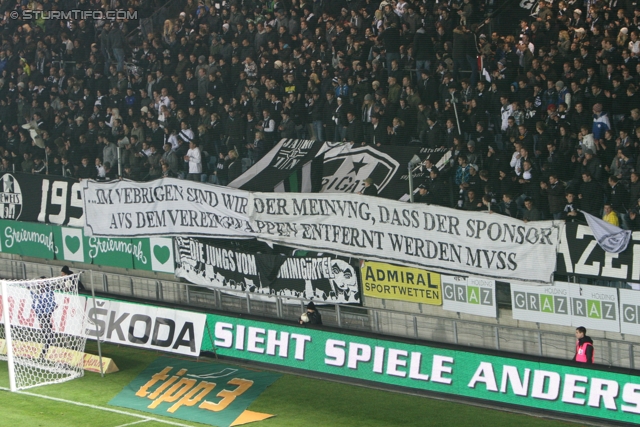 Sturm Graz - RB Salzburg
Oesterreichische Fussball Bundesliga, 12. Runde,  SK Sturm Graz - RB Salzburg, Stadion Liebenau Graz, 23.10.2011. 

Foto zeigt Fans von Sturm mit einem Spruchband
Schlüsselwörter: protest