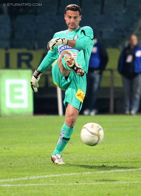 Sturm Graz - RB Salzburg
Oesterreichische Fussball Bundesliga, 12. Runde,  SK Sturm Graz - RB Salzburg, Stadion Liebenau Graz, 23.10.2011. 

Foto zeigt Silvije Cavlina (Sturm)
