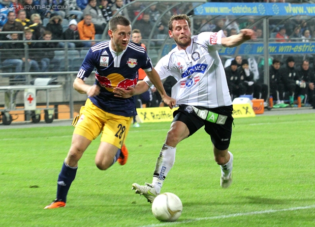 Sturm Graz - RB Salzburg
Oesterreichische Fussball Bundesliga, 12. Runde,  SK Sturm Graz - RB Salzburg, Stadion Liebenau Graz, 23.10.2011. 

Foto zeigt Luigi Bruins (Salzburg) und Juergen Saeumel (Sturm)
