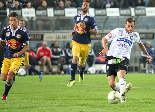 Sturm Graz - RB Salzburg
Oesterreichische Fussball Bundesliga, 12. Runde,  SK Sturm Graz - RB Salzburg, Stadion Liebenau Graz, 23.10.2011. 

Foto zeigt Franz Schiemer (Salzburg) und Juergen Saeumel (Sturm)
