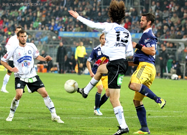 Sturm Graz - RB Salzburg
Oesterreichische Fussball Bundesliga, 12. Runde,  SK Sturm Graz - RB Salzburg, Stadion Liebenau Graz, 23.10.2011. 

Foto zeigt Juergen Saeumel (Sturm), Thomas Burgstaller (Sturm) und Stefan Maierhofer (Salzburg)
