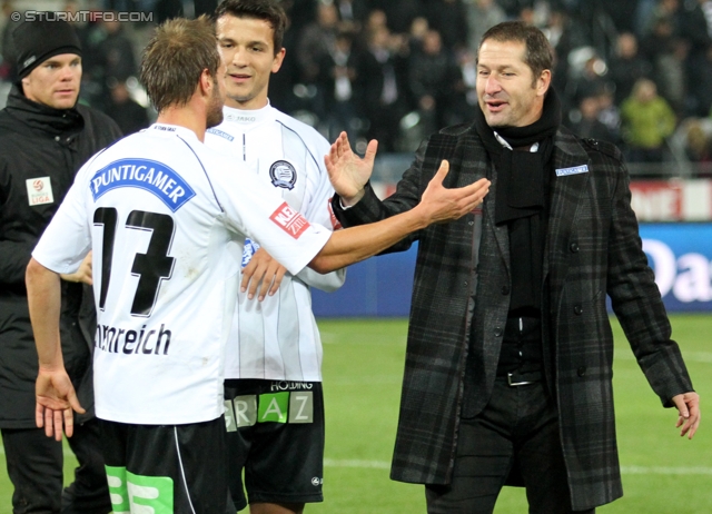 Sturm Graz - RB Salzburg
Oesterreichische Fussball Bundesliga, 12. Runde,  SK Sturm Graz - RB Salzburg, Stadion Liebenau Graz, 23.10.2011. 

Foto zeigt Martin Ehrenreich (Sturm), Haris Bukva (Sturm) und Franco Foda (Cheftrainer Sturm)
Schlüsselwörter: freude dank