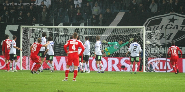 Sturm Graz - Admira
OEFB Cup, Achtelfinale,  SK Sturm Graz -  FC Admira, Stadion Liebenau Graz, 26.10.2011. 

Foto zeigt Benjamin Sulimani (Admira), Juergen Saeumel (Sturm), Daniel Toth (Admira) , Imre Szabics (Sturm), Gernot Plassnegger (Admira), Haris Bukva (Sturm), Manuel Weber (Sturm), Silvije Cavlina (Sturm), Giorgi Popkhadze (Sturm) und Rene Schicker (Admira)
Schlüsselwörter: tor