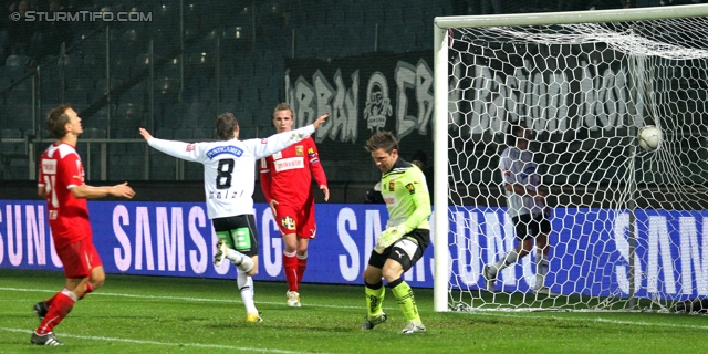 Sturm Graz - Admira
OEFB Cup, Achtelfinale,  SK Sturm Graz -  FC Admira, Stadion Liebenau Graz, 26.10.2011. 

Foto zeigt Andreas Hoelzl (Sturm) und Hans-Peter Berger (Admira)
Schlüsselwörter: tor