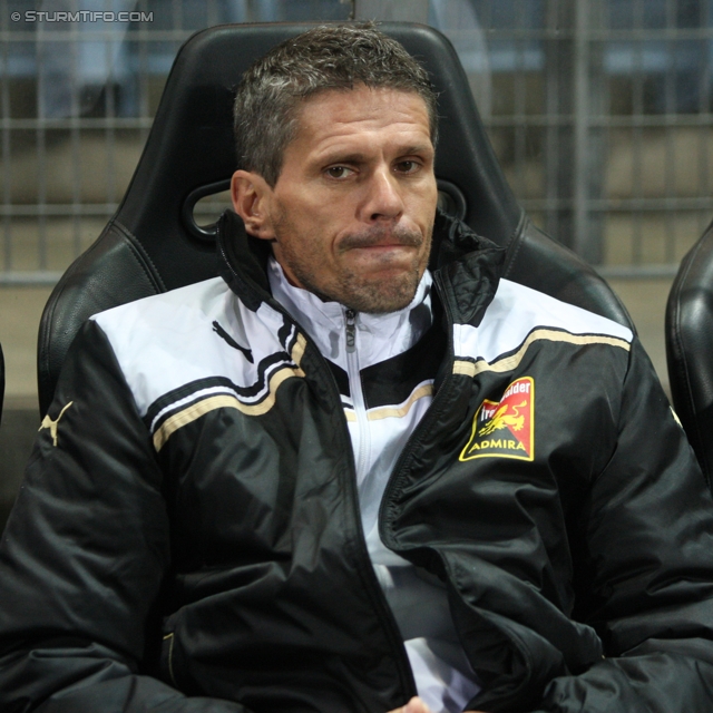 Sturm Graz - Admira
OEFB Cup, Achtelfinale,  SK Sturm Graz -  FC Admira, Stadion Liebenau Graz, 26.10.2011. 

Foto zeigt Dietmar Kuehbauer (Cheftrainer Admira)
Schlüsselwörter: aerger