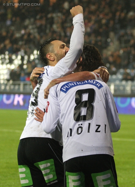 Sturm Graz - Admira
OEFB Cup, Achtelfinale,  SK Sturm Graz -  FC Admira, Stadion Liebenau Graz, 26.10.2011. 

Foto zeigt Darko Bodul (Sturm) und Andreas Hoelzl (Sturm)
Schlüsselwörter: torjubel