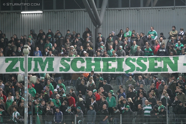 Rapid - Sturm Graz
Oesterreichische Fussball Bundesliga, 13. Runde,  SK Rapid Wien - SK Sturm Graz, Gerhard Hanappi Stadion Wien, 29.10.2011. 

Foto zeigt Fans von Rapid mit einem Spruchband
