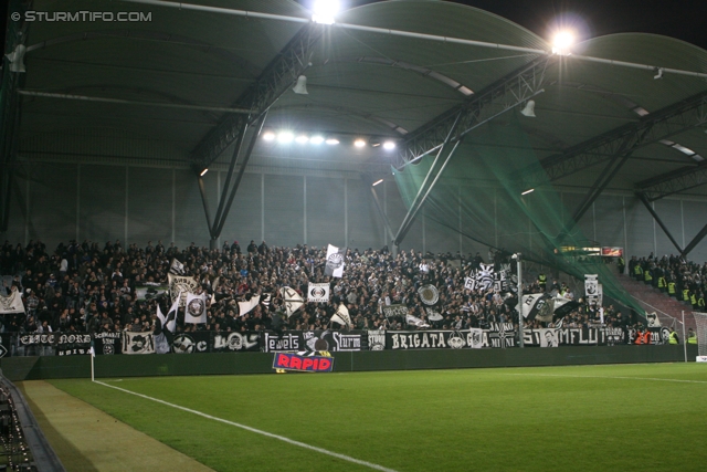 Rapid - Sturm Graz
Oesterreichische Fussball Bundesliga, 13. Runde,  SK Rapid Wien - SK Sturm Graz, Gerhard Hanappi Stadion Wien, 29.10.2011. 

Foto zeigt Fans von Sturm
