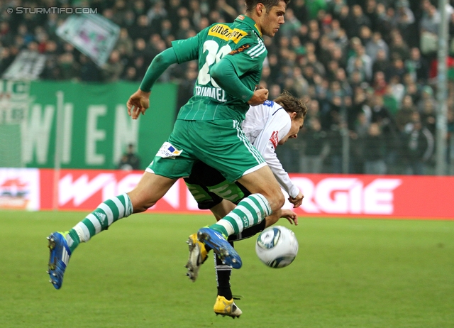 Rapid - Sturm Graz
Oesterreichische Fussball Bundesliga, 13. Runde,  SK Rapid Wien - SK Sturm Graz, Gerhard Hanappi Stadion Wien, 29.10.2011. 

Foto zeigt Christopher Trimmel (Rapid) und Andreas Hoelzl (Sturm)
Schlüsselwörter: foul