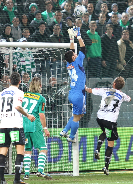 Rapid - Sturm Graz
Oesterreichische Fussball Bundesliga, 13. Runde,  SK Rapid Wien - SK Sturm Graz, Gerhard Hanappi Stadion Wien, 29.10.2011. 

Foto zeigt Darko Bodul (Sturm), Harald Pichler (Rapid), Helge Payer (Rapid) und Martin Ehrenreich (Sturm)
