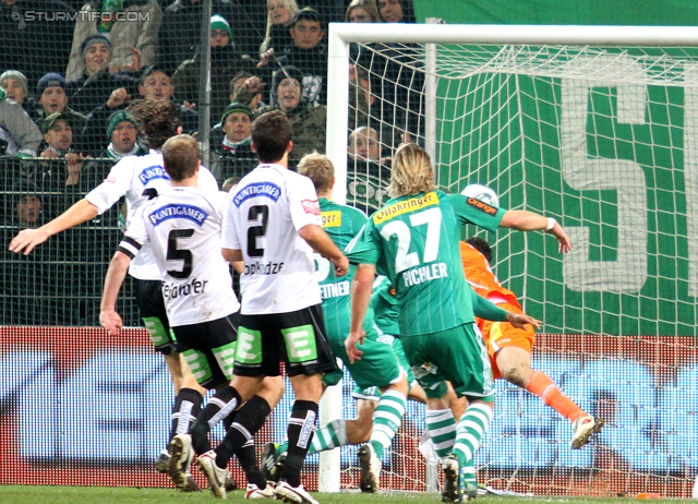 Rapid - Sturm Graz
Oesterreichische Fussball Bundesliga, 13. Runde,  SK Rapid Wien - SK Sturm Graz, Gerhard Hanappi Stadion Wien, 29.10.2011. 

Foto zeigt Ferdinand Feldhofer (Sturm), Giorgi Popkhadze (Sturm), Mario Sonnleitner (Rapid), Harald Pichler (Rapid) und Silvije Cavlina (Sturm)
Schlüsselwörter: torchance