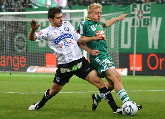 Rapid - Sturm Graz
Oesterreichische Fussball Bundesliga, 13. Runde,  SK Rapid Wien - SK Sturm Graz, Gerhard Hanappi Stadion Wien, 29.10.2011. 

Foto zeigt Giorgi Popkhadze (Sturm) und Thomas Prager (Rapid)
