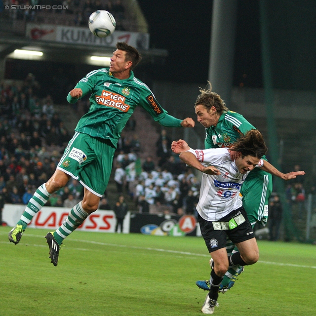 Rapid - Sturm Graz
Oesterreichische Fussball Bundesliga, 13. Runde,  SK Rapid Wien - SK Sturm Graz, Gerhard Hanappi Stadion Wien, 29.10.2011. 

Foto zeigt Markus Katzer (Rapid) und Imre Szabics (Sturm)
Schlüsselwörter: kopfball foul