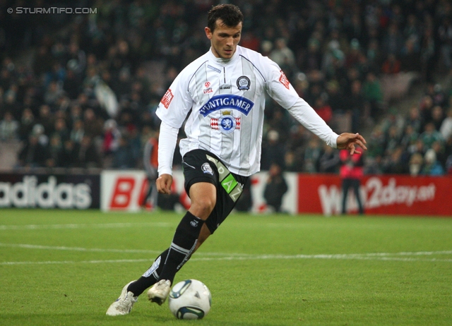 Rapid - Sturm Graz
Oesterreichische Fussball Bundesliga, 13. Runde,  SK Rapid Wien - SK Sturm Graz, Gerhard Hanappi Stadion Wien, 29.10.2011. 

Foto zeigt Haris Bukva (Sturm)
