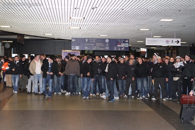 Anderlecht-Sturm
UEFA Europa League Gruppenphase 4. Spieltag, RSC Anderlecht - SK Sturm Graz, Constant Vanden Stock Stadion Anderlecht, 3.11.2011. 

Foto zeigt Fans von Sturm bei der Ankunft in Bruessel
