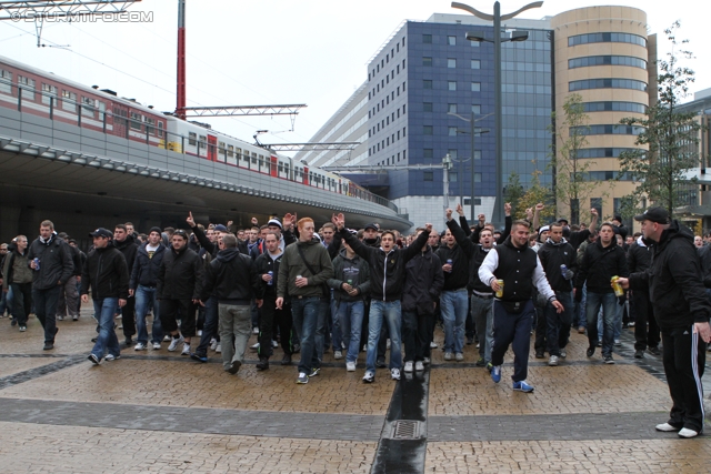 Anderlecht-Sturm
UEFA Europa League Gruppenphase 4. Spieltag, RSC Anderlecht - SK Sturm Graz, Constant Vanden Stock Stadion Anderlecht, 3.11.2011. 

Foto zeigt Fans von Sturm beim Corteo durch die Innenstadt
