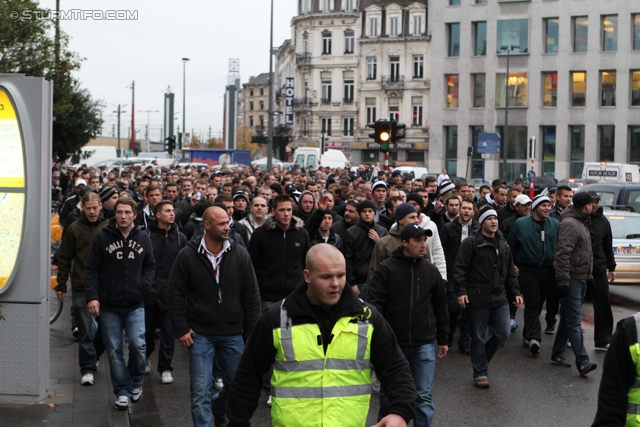 Anderlecht-Sturm
UEFA Europa League Gruppenphase 4. Spieltag, RSC Anderlecht - SK Sturm Graz, Constant Vanden Stock Stadion Anderlecht, 3.11.2011. 

Foto zeigt Fans von Sturm beim Corteo durch die Innenstadt
