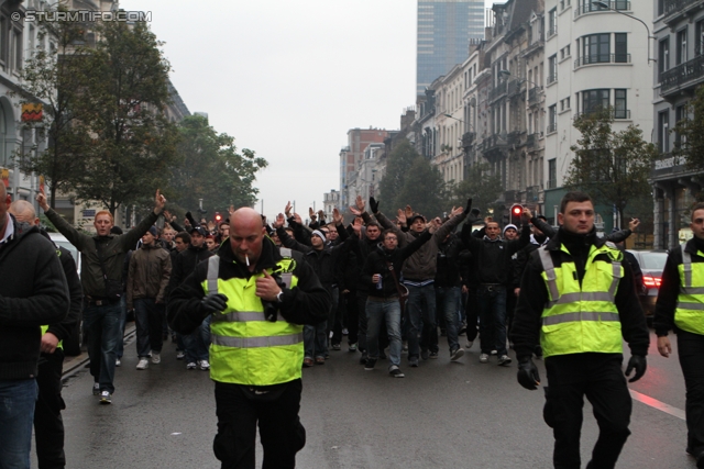 Anderlecht-Sturm
UEFA Europa League Gruppenphase 4. Spieltag, RSC Anderlecht - SK Sturm Graz, Constant Vanden Stock Stadion Anderlecht, 3.11.2011. 

Foto zeigt Fans von Sturm beim Corteo durch die Innenstadt
