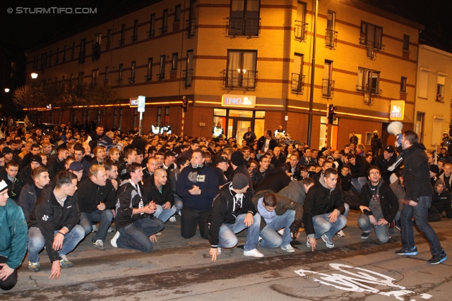 Anderlecht-Sturm
UEFA Europa League Gruppenphase 4. Spieltag, RSC Anderlecht - SK Sturm Graz, Constant Vanden Stock Stadion Anderlecht, 3.11.2011. 

Foto zeigt Fans von Sturm beim Corteo zum Constant Vanden Stock Stadion
