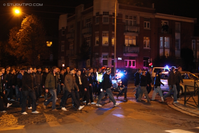 Anderlecht-Sturm
UEFA Europa League Gruppenphase 4. Spieltag, RSC Anderlecht - SK Sturm Graz, Constant Vanden Stock Stadion Anderlecht, 3.11.2011. 

Foto zeigt Fans von Sturm beim Corteo zum Constant Vanden Stock Stadion
