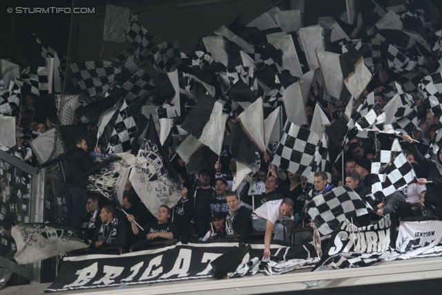 Anderlecht-Sturm
UEFA Europa League Gruppenphase 4. Spieltag, RSC Anderlecht - SK Sturm Graz, Constant Vanden Stock Stadion Anderlecht, 3.11.2011. 

Foto zeigt Fans von Sturm mit einer Choreografie
