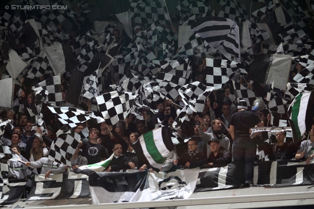 Anderlecht-Sturm
UEFA Europa League Gruppenphase 4. Spieltag, RSC Anderlecht - SK Sturm Graz, Constant Vanden Stock Stadion Anderlecht, 3.11.2011. 

Foto zeigt Fans von Sturm mit einer Choreografie
