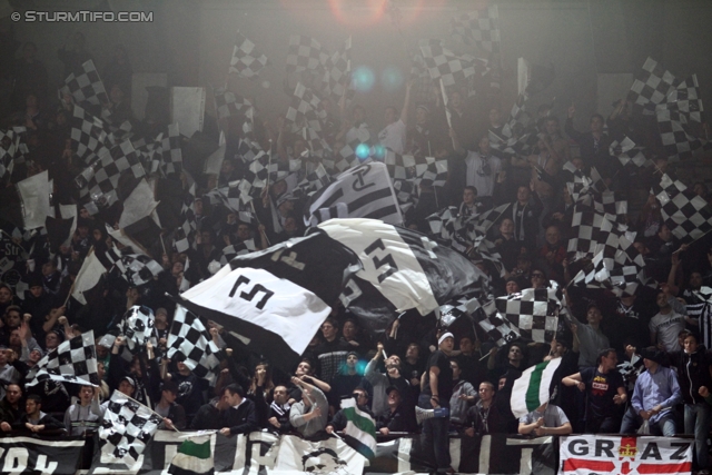 Anderlecht-Sturm
UEFA Europa League Gruppenphase 4. Spieltag, RSC Anderlecht - SK Sturm Graz, Constant Vanden Stock Stadion Anderlecht, 3.11.2011. 

Foto zeigt Fans von Sturm mit einer Choreografie
