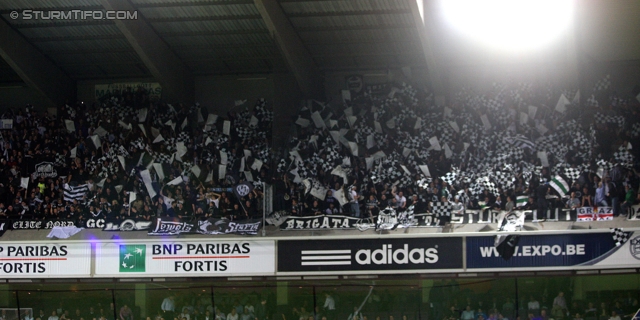 Anderlecht-Sturm
UEFA Europa League Gruppenphase 4. Spieltag, RSC Anderlecht - SK Sturm Graz, Constant Vanden Stock Stadion Anderlecht, 3.11.2011. 

Foto zeigt Fans von Sturm mit einer Choreografie
