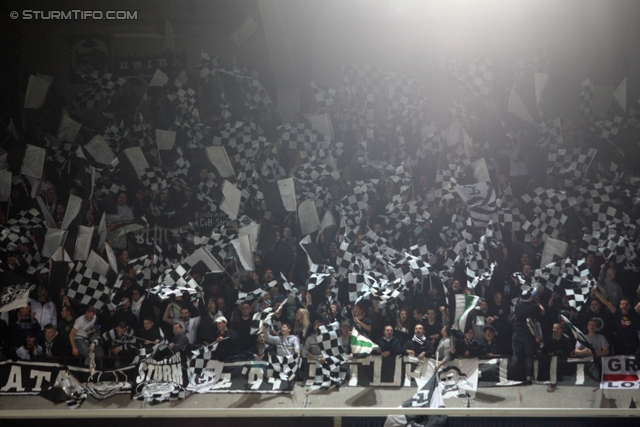 Anderlecht-Sturm
UEFA Europa League Gruppenphase 4. Spieltag, RSC Anderlecht - SK Sturm Graz, Constant Vanden Stock Stadion Anderlecht, 3.11.2011. 

Foto zeigt Fans von Sturm mit einer Choreografie
