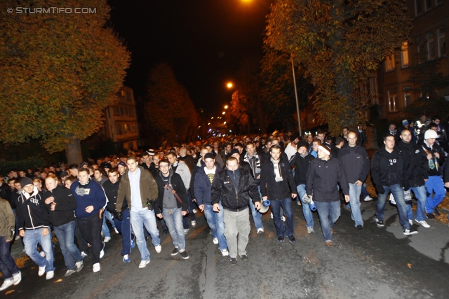 Anderlecht-Sturm
UEFA Europa League Gruppenphase 4. Spieltag, RSC Anderlecht - SK Sturm Graz, Constant Vanden Stock Stadion Anderlecht, 3.11.2011. 

Foto zeigt Fans von Sturm beim Corteo zum Constant Vanden Stock Stadion
