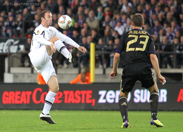 Anderlecht-Sturm
UEFA Europa League Gruppenphase 4. Spieltag, RSC Anderlecht - SK Sturm Graz, Constant Vanden Stock Stadion Anderlecht, 3.11.2011. 

Foto zeigt Mario Haas (Sturm) und Roland Juhasz (Anderlecht)
