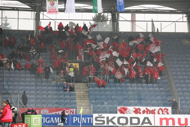 Sturm Graz - Kapfenberg
Oesterreichische Fussball Bundesliga, 14. Runde,  SK Sturm Graz - Kapfenberger SV, Stadion Liebenau Graz, 6.11.2011. 

Foto zeigt Fans von Kapfenberg
