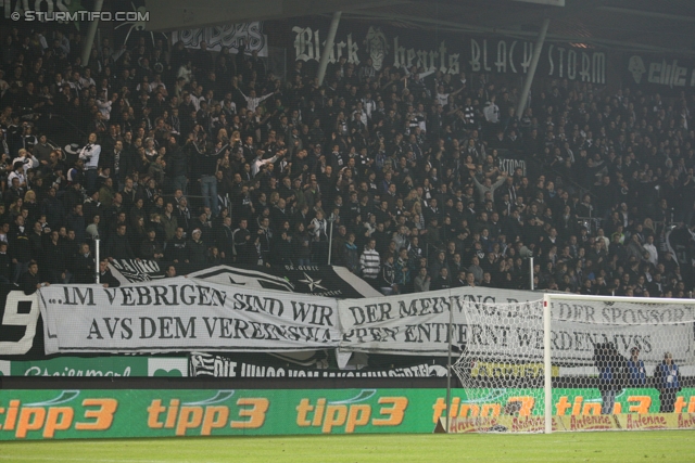 Sturm Graz - Kapfenberg
Oesterreichische Fussball Bundesliga, 14. Runde,  SK Sturm Graz - Kapfenberger SV, Stadion Liebenau Graz, 6.11.2011. 

Foto zeigt Fans von Sturm mit einem Spruchband
Schlüsselwörter: protest