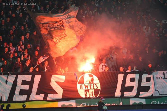 Sturm Graz - Kapfenberg
Oesterreichische Fussball Bundesliga, 14. Runde,  SK Sturm Graz - Kapfenberger SV, Stadion Liebenau Graz, 6.11.2011. 

Foto zeigt Fans von Sturm
Schlüsselwörter: pyrotechnik