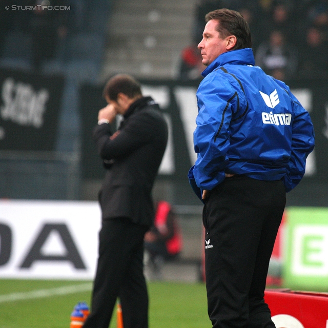 Sturm Graz - Kapfenberg
Oesterreichische Fussball Bundesliga, 14. Runde,  SK Sturm Graz - Kapfenberger SV, Stadion Liebenau Graz, 6.11.2011. 

Foto zeigt Franco Foda (Cheftrainer Sturm) und Werner Gregoritsch (Trainer Kapfenberg)
Schlüsselwörter: nachdenklich