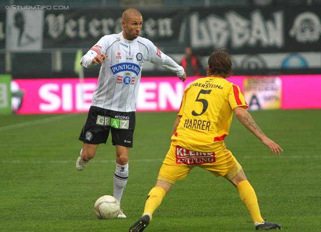 Sturm Graz - Kapfenberg
Oesterreichische Fussball Bundesliga, 14. Runde,  SK Sturm Graz - Kapfenberger SV, Stadion Liebenau Graz, 6.11.2011. 

Foto zeigt Patrick Wolf (Sturm) und David Harrer (Kapfenberg)
